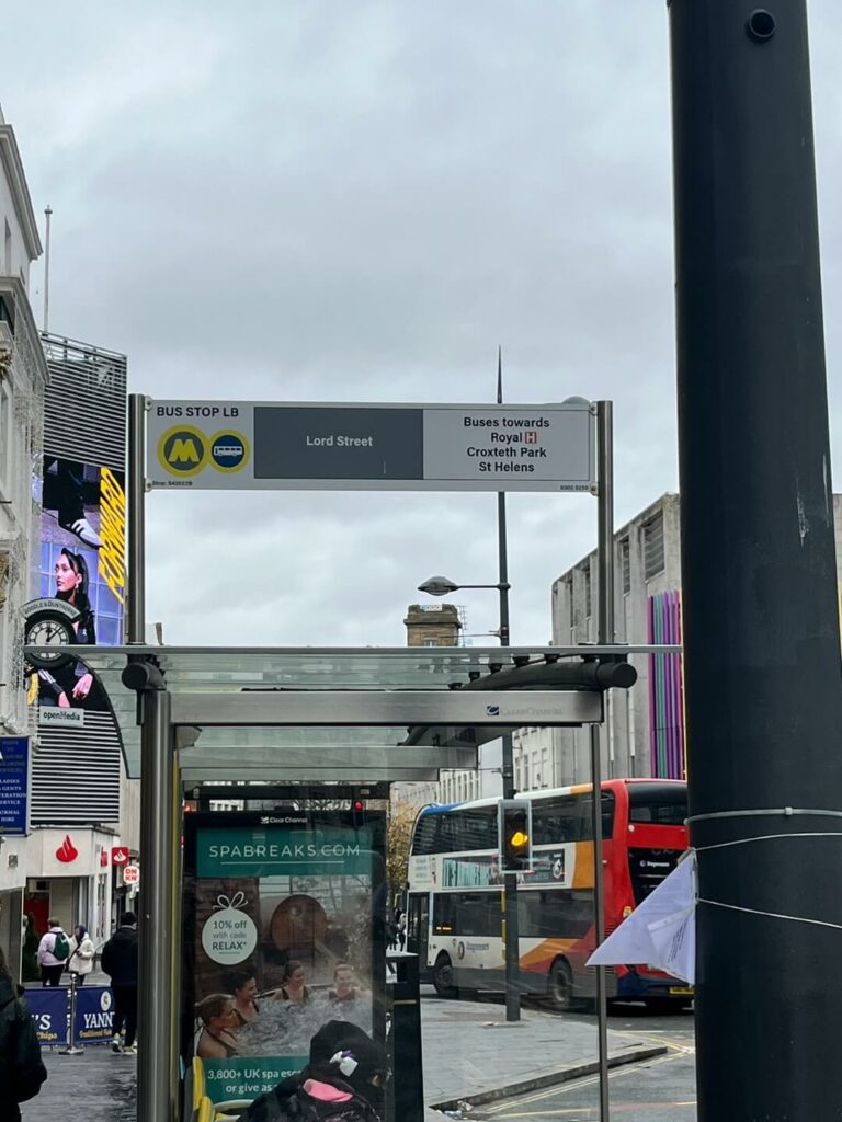 리버풀 중심부에서 안필드 가는 방법으로 가장 많이 이용하는 버스를 탈 때에는 정류장을 꼭 잘 확인해야한다. 