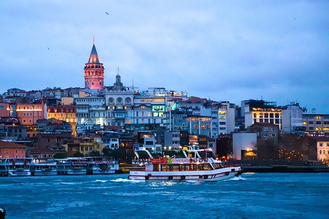 터키 여행지로 가장 많은 사랑을 받는 이스탄불은 다양한 볼거리가 있는 곳입니다 
